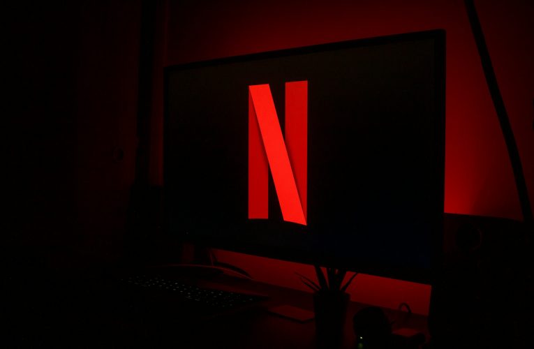 “Criada”: A Série da Netflix que Está a Tocar o Coração dos Espectadores